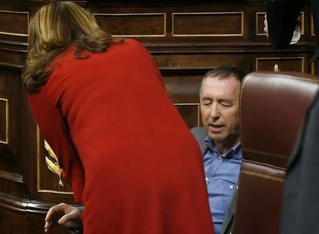 Bronca en el Parlamento, en el último debate de la legislatura.