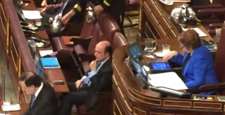 Bronca en el Parlamento, en el último debate de la legislatura.