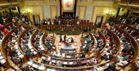 Bronca en el Parlamento, en el último debate de la legislatura.