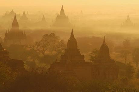 Un mar de monasterios en Bagan.