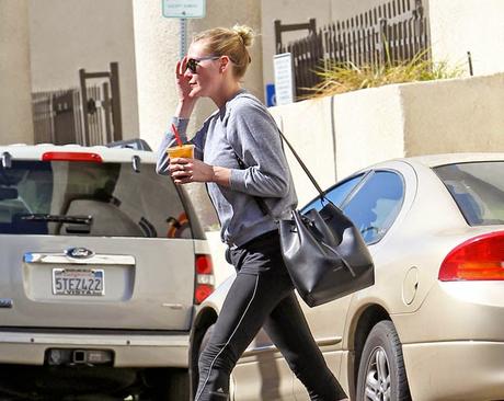 STREET STYLE INSPIRATION; BUCKET BAG.-