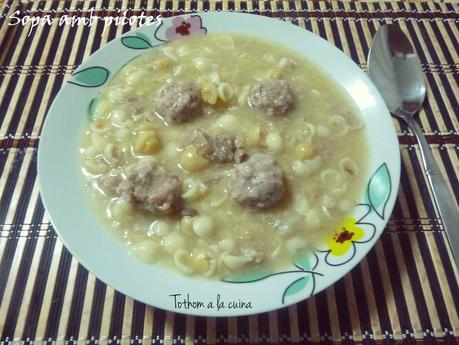 SOPA AMB PILOTES (ESCUDELLA BARRETJADA)