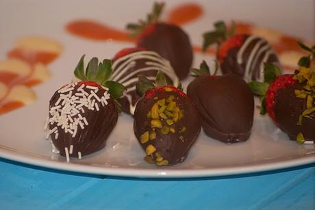 FRESAS CON CHOCOLATE , BOMBON