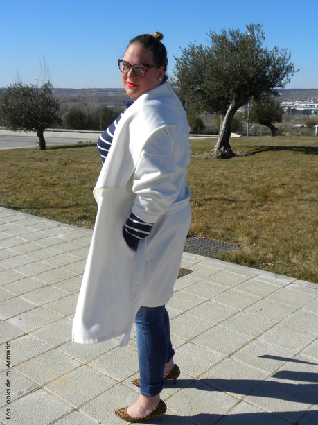 White Coat · Oufit