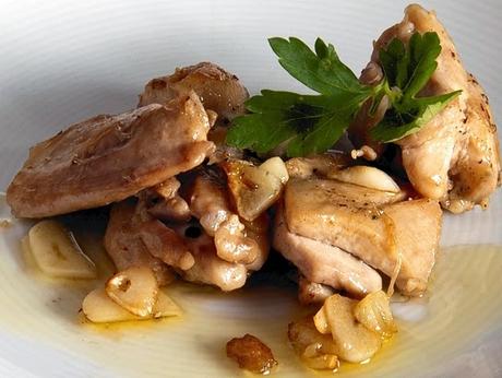 Pollo al ajillo al aroma de fino