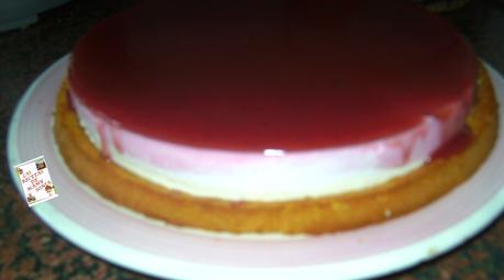 TARTA PETIT SUISSE DE FRESA  CON YOGUR GRIEGO