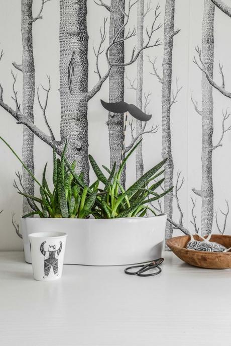 Suelos y paredes blancas en un piso nordico de aires retro 9