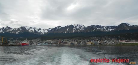 Viajar está en la naturaleza humana Ushuaia desde el Canal Beagle
