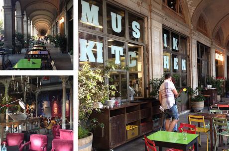 Paseo en familia por la plaza Real plaza real barcelona