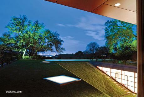 Casa moderna con volumen flotante al tope en Austin.