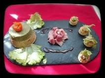 PASTEL DE LACÓN CON GRELOS Y PASTEL DE QUESO CON FRAMBUESAS