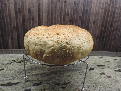 Pan integral gigante de hamburguesa con bebida de soja.