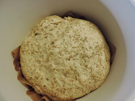 Pan integral gigante de hamburguesa con bebida de soja.