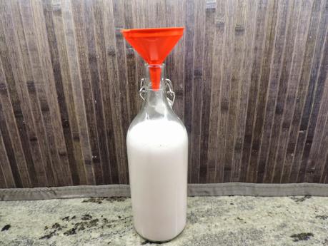 Yogur liquido de fresa.