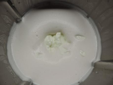 Yogur liquido de fresa.