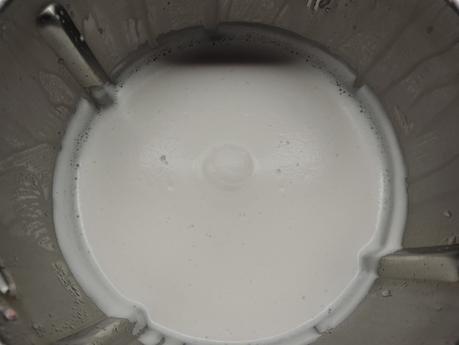 Yogur liquido de fresa.