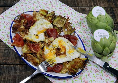 Huevos rotos con chips de alcachofa