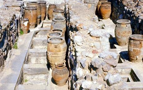 minoan_pithoi_knossos