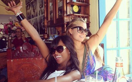 Paris Hilton y Naomi Campbell en un restaurant de La Habana