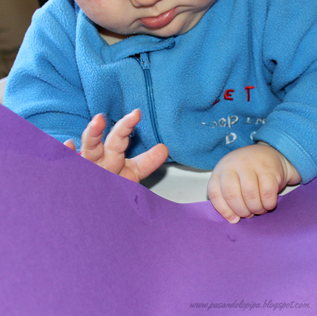 pasandolopipa | LittleDani jugando con la cartulina