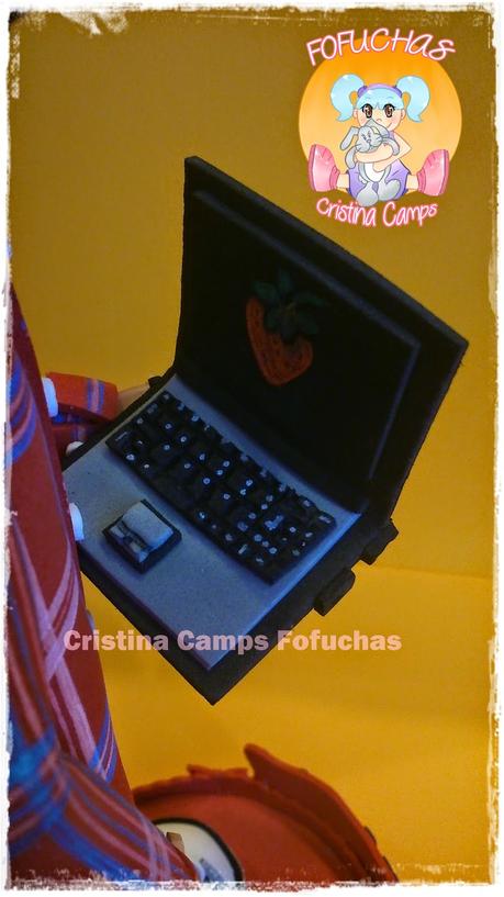 FOFUCHO CON ORDENADOR PORTATIL