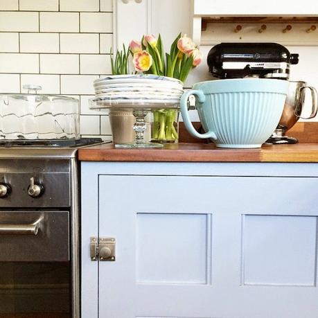 Una cocina  práctica y llena de encanto /kitchen practical and full of charm.