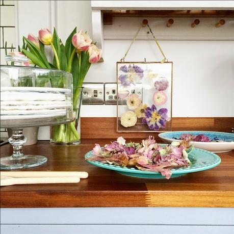 Una cocina  práctica y llena de encanto /kitchen practical and full of charm.