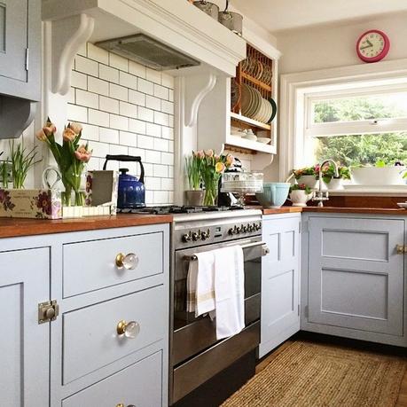 Una cocina  práctica y llena de encanto /kitchen practical and full of charm.