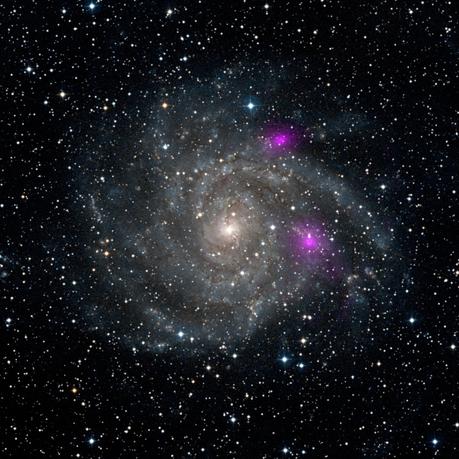 Dos agujeros negros bailan en IC 342 Dos agujeros negros bailan en IC 342