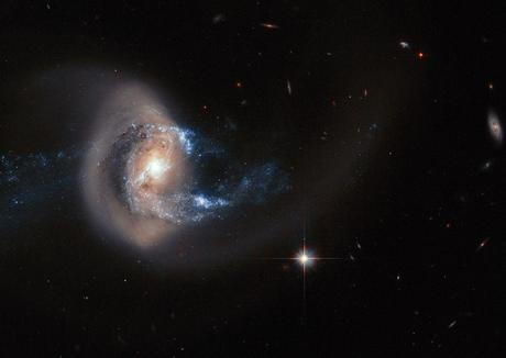 NGC 7714 una galaxia enloquecida