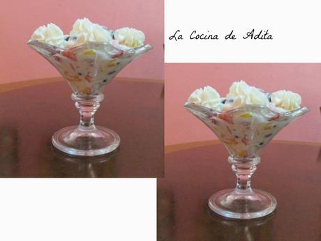 Copas de frutas, con merengue y nata