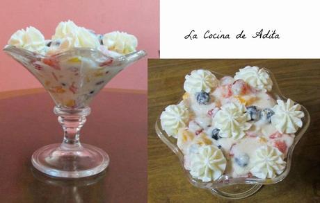 Copas de frutas, con merengue y nata