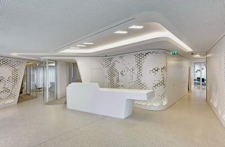 Futurista o minimalista? Diseño de banco en Zurich