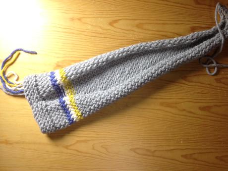 Gorro gnomo tejido en telar antes de cerrar