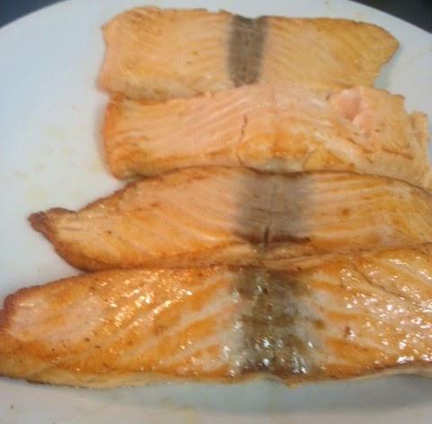 SALMÓN CON PATATAS TOMATE Y TIRABEQUES