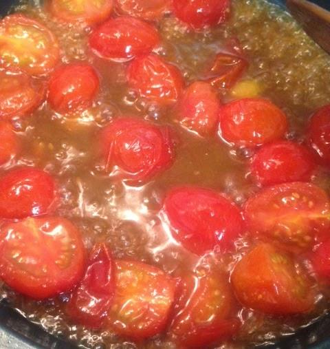 ENSALADA DE PERA, GORGONZOLA, , TOMATES , PIÑONES Y NUECES