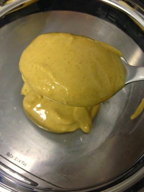 PECHUGUITAS EMPANADAS CON SALSA DE MOSTAZA, MIEL Y MAYONESA