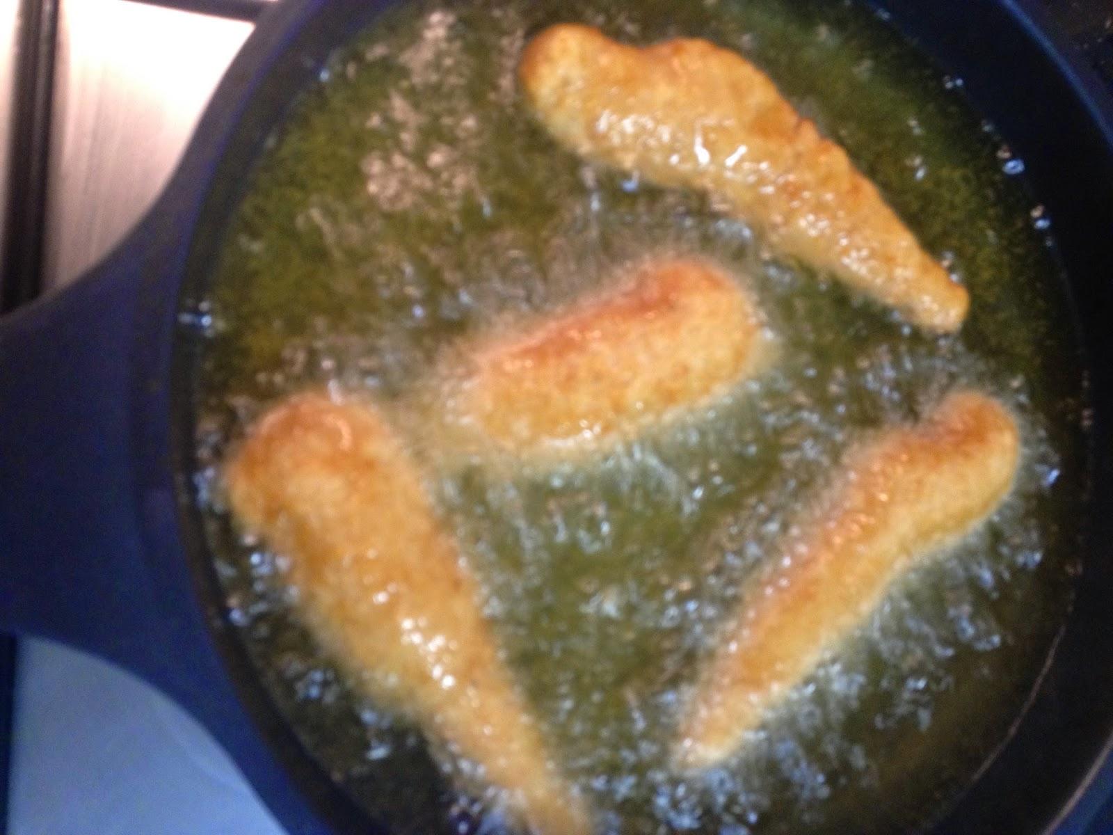 PECHUGUITAS EMPANADAS CON SALSA DE MOSTAZA, MIEL Y MAYONESA