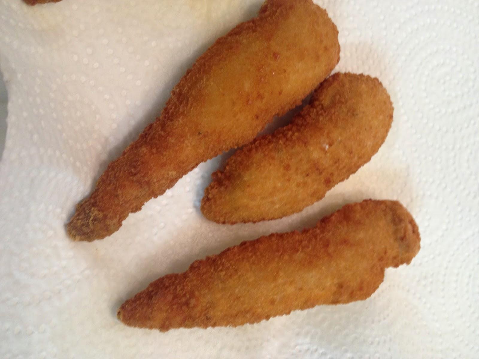 PECHUGUITAS EMPANADAS CON SALSA DE MOSTAZA, MIEL Y MAYONESA