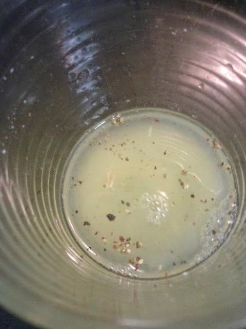 ENSALADA DE PASTA, RUCULA, CALABACÍN, QUESO Y OLIVAS NEGRAS