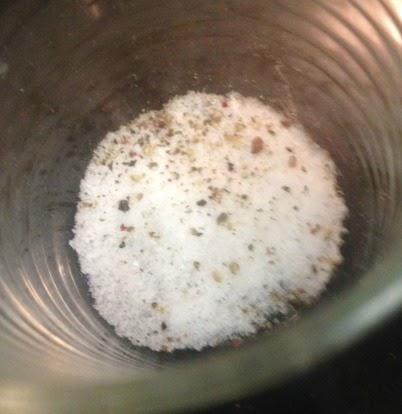 ENSALADA DE PASTA, RUCULA, CALABACÍN, QUESO Y OLIVAS NEGRAS