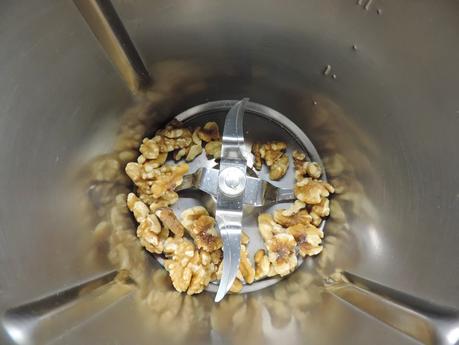 Quiche de alcachofas, cebolla, nueces y palitos de mar en olla programable.