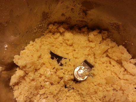 Quiche de alcachofas, cebolla, nueces y palitos de mar en olla programable.