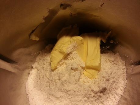 Quiche de alcachofas, cebolla, nueces y palitos de mar en olla programable.