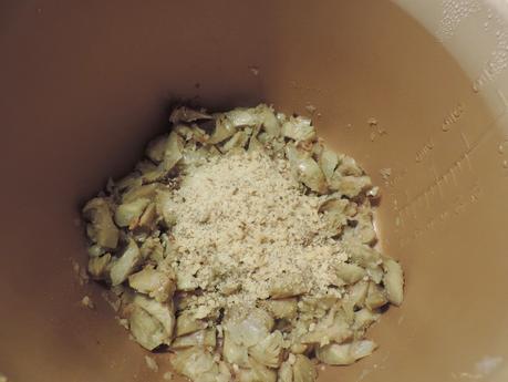 Quiche de alcachofas, cebolla, nueces y palitos de mar en olla programable.