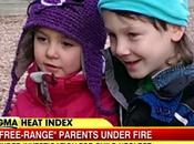 madre lucha dejar hijos jueguen solos aire libre