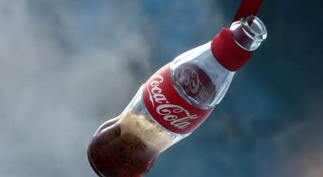 Coca-Cola explica el origen de su botella en un spot animado lleno de fantasía