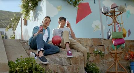Coca-Cola explica el origen de su botella en un spot animado lleno de fantasía