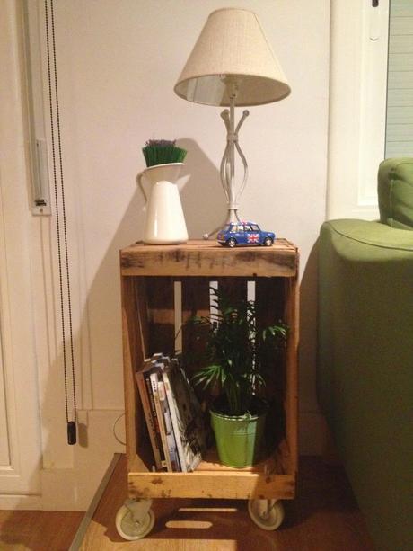 Una mesita con una caja de fruta by Lingos world Una mesita con una caja de fruta by Lingos world