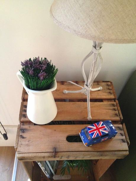 Una mesita con una caja de fruta by Lingos world Una mesita con una caja de fruta by Lingos world